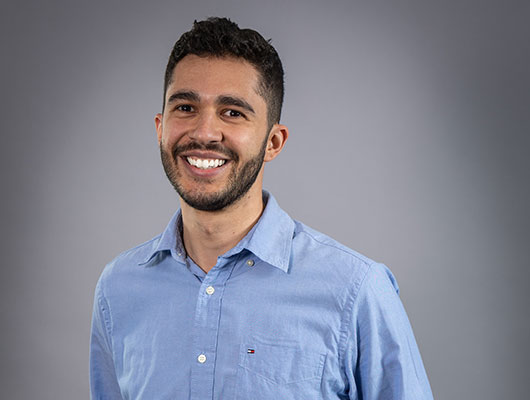 Alan possui mais de 8 anos de experiência com diversos  processos de compliance aplicados na QAD. Fez parte do time de implementação do QAD Enterprise Edition no Brasil, sendo o líder local do projeto e coordenando sessões de treinamentos e de CRP no exterior.