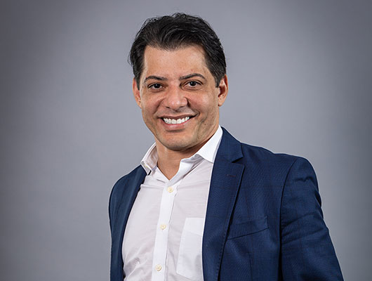 Fabricio iniciou as atividades na QAD em 2007, passando por diversas posições como Gerente, Diretor e Vice-presidente de Serviços para a América Latina. Durante os anos de 2010 e 2021 foi reconhecido com alguns dos principais prêmios da companhia que são atrelados diretamente aos resultados financeiros da empresa: