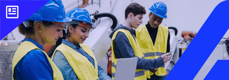 BANNER_Equipe diversificada_de_engenheiros analisa_dados_em_fabrica