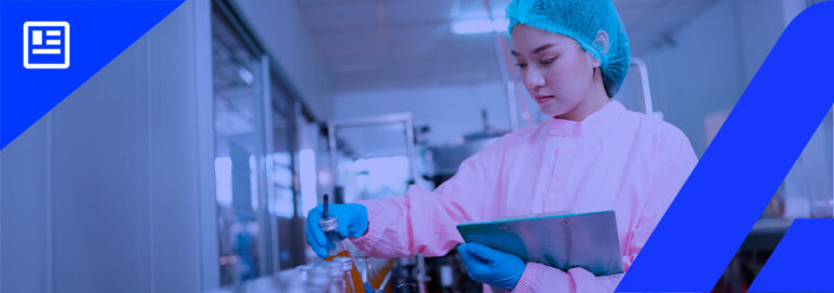 Banner_mulher conferindo bebida na esteira