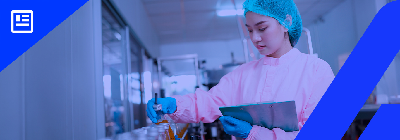 Banner_mulher conferindo bebida na esteira